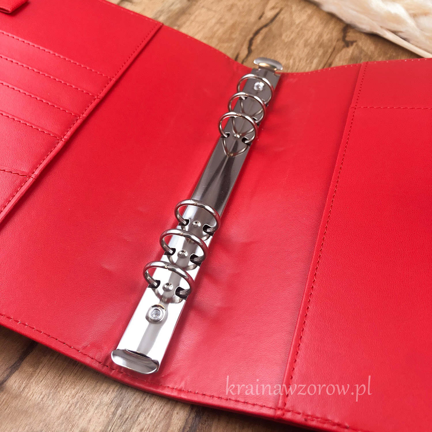 binder-okladka-a5-skorzany-organizer-czerwony-krainawzorow-pl-2 binder-okladka-a5-skorzany-organizer-czerwony-krainawzorow-pl-2