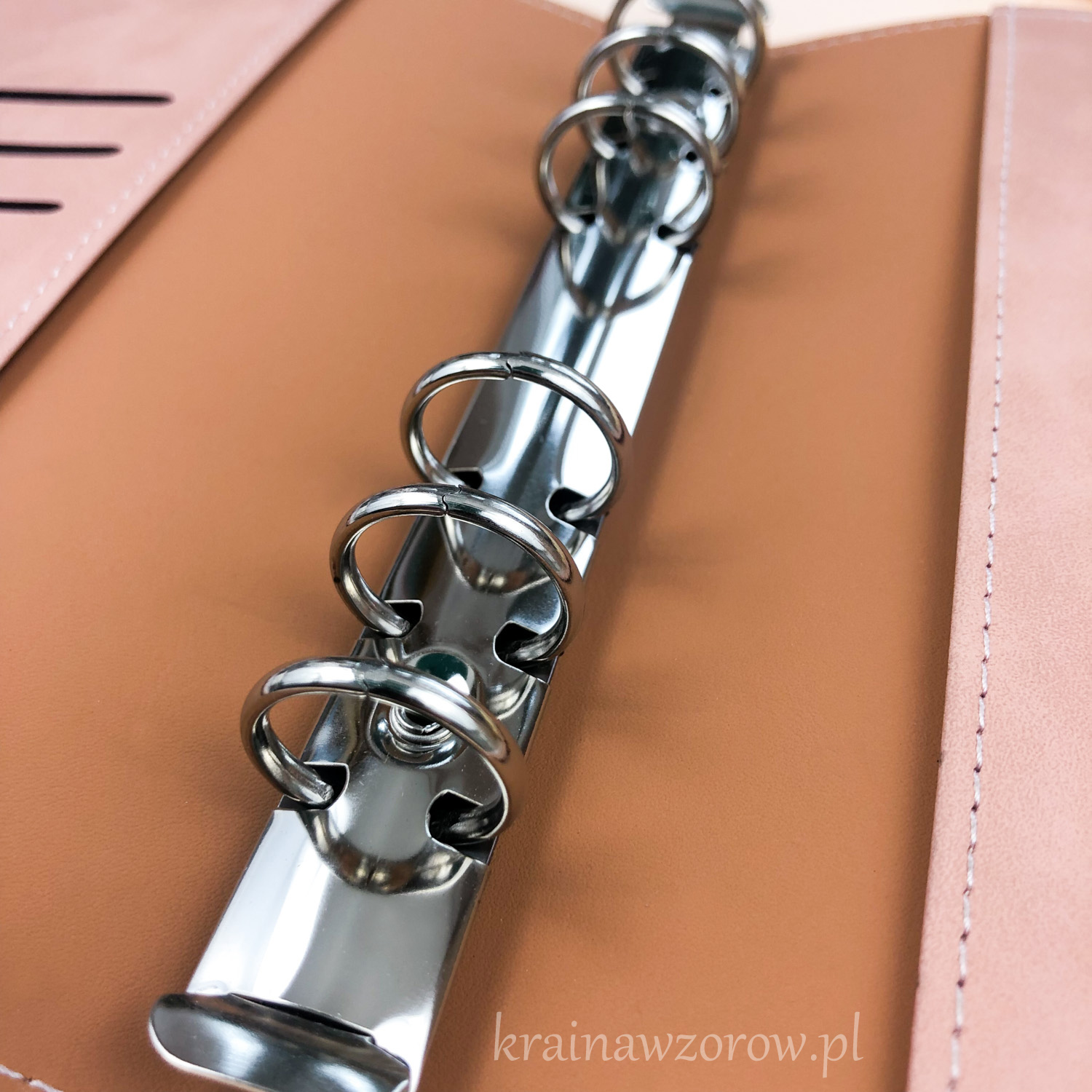 binder-okladka-a6-skorzany-miekki-organizer-krainawzorow-pl-4 binder-okladka-a6-skorzany-miekki-organizer-krainawzorow-pl-4