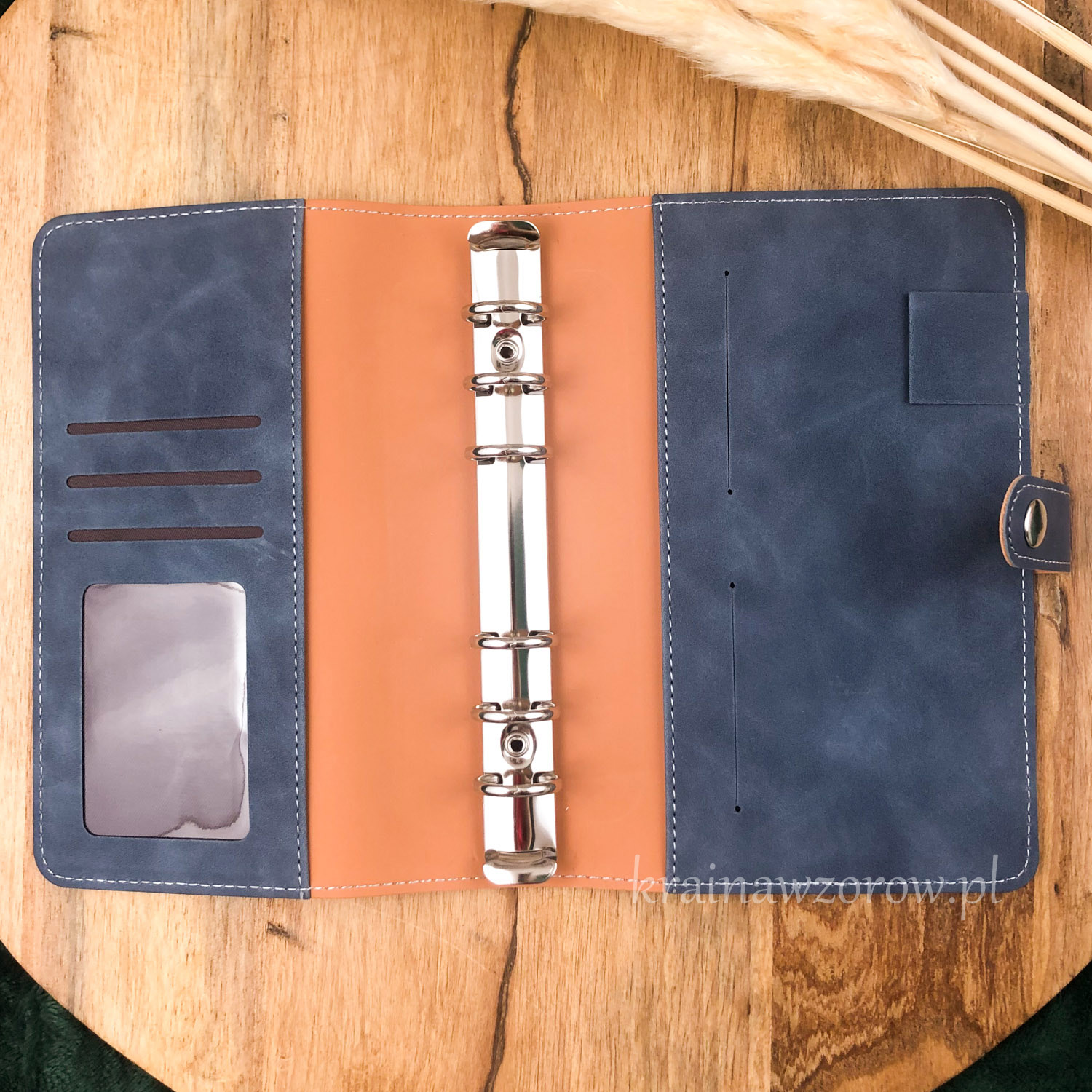 binder-okladka-a6-skorzany-miekki-organizer-niebieski-jeans-krainawzorow-pl-1 binder-okladka-a6-skorzany-miekki-organizer-niebieski-jeans-krainawzorow-pl-1