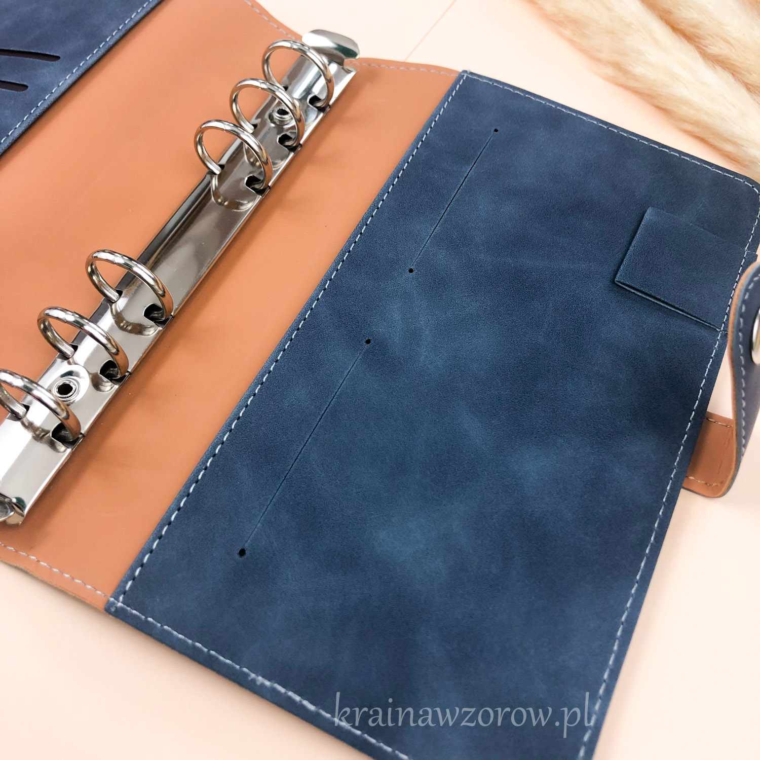 binder-okladka-a6-skorzany-miekki-organizer-niebieski-jeans-krainawzorow-pl-3 binder-okladka-a6-skorzany-miekki-organizer-niebieski-jeans-krainawzorow-pl-3