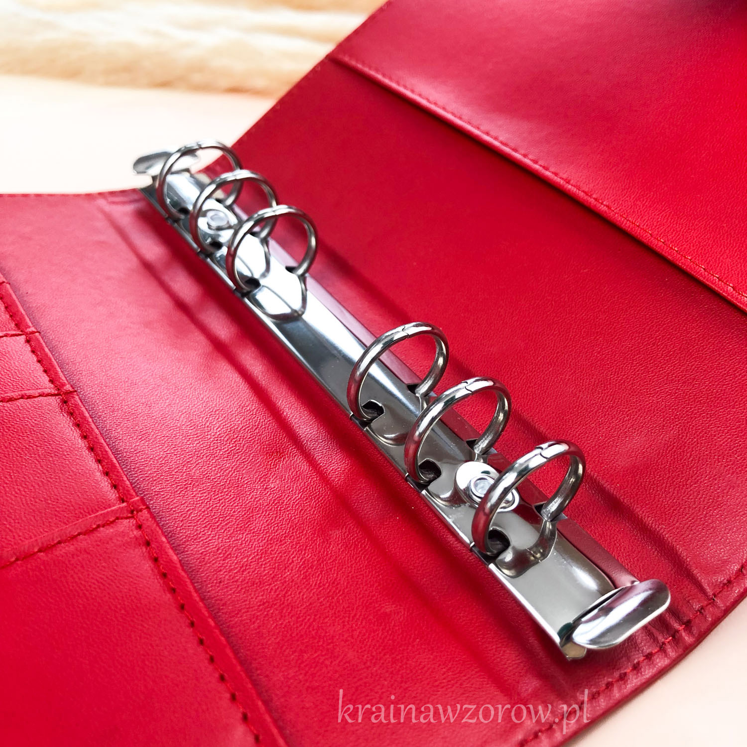 binder-okladka-a6-skorzany-organizer-czerwony-krainawzorow-pl-3 binder-okladka-a6-skorzany-organizer-czerwony-krainawzorow-pl-3