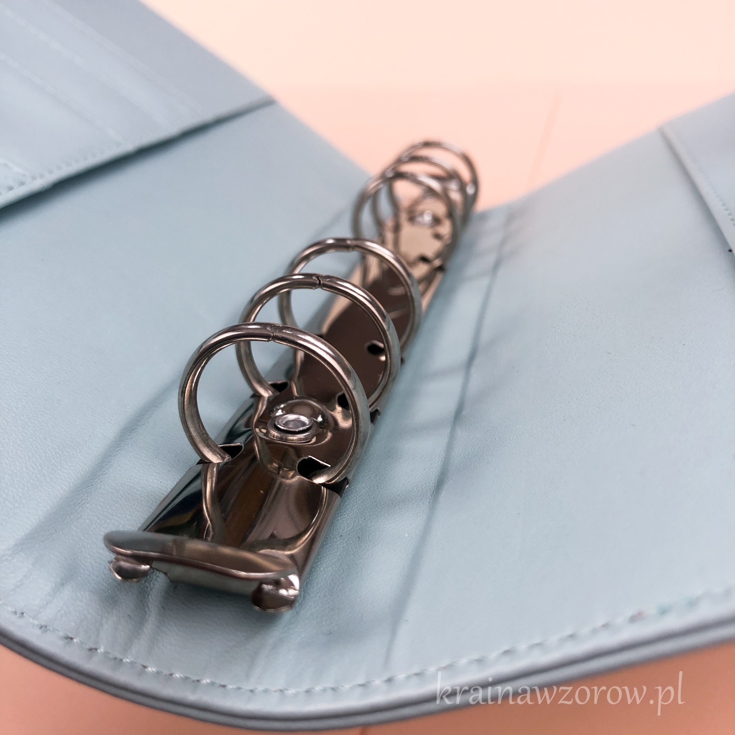 binder-okladka-a6-skorzany-organizer-mietowy-krainawzorow-pl-2 binder-okladka-a6-skorzany-organizer-mietowy-krainawzorow-pl-2