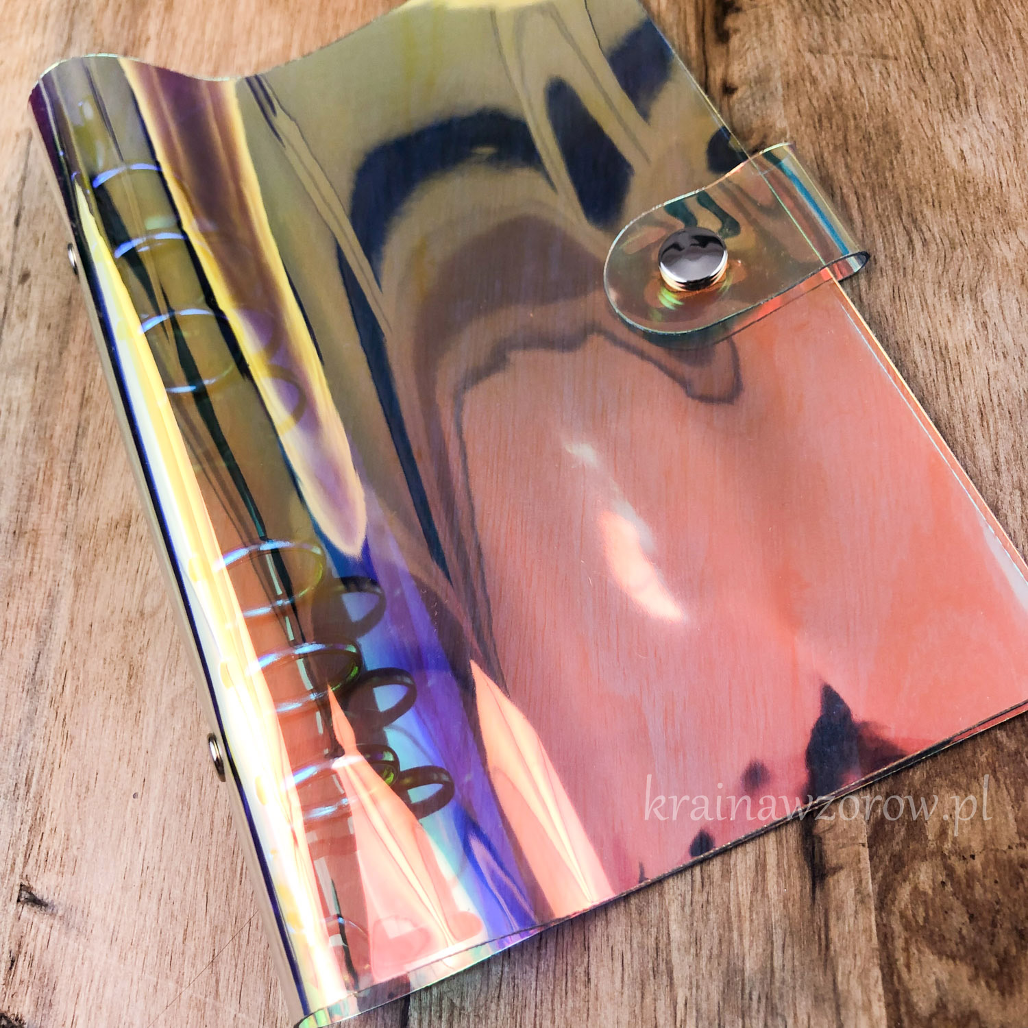 binder-okladka-a6-skorzany-organizer-przezroczysty-opalizujacy-krainawzorow-pl-1 binder-okladka-a6-skorzany-organizer-przezroczysty-opalizujacy-krainawzorow-pl-1