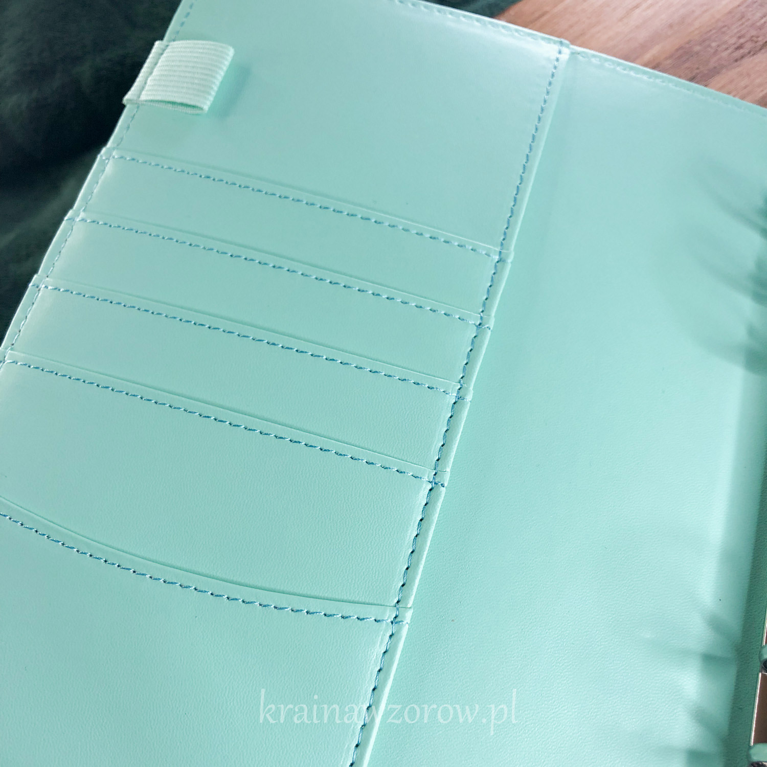 binder-okladka-a5-skorzany-organizer-mietowy-krainawzorow-pl-2-1 binder-okladka-a5-skorzany-organizer-mietowy-krainawzorow-pl-2-1