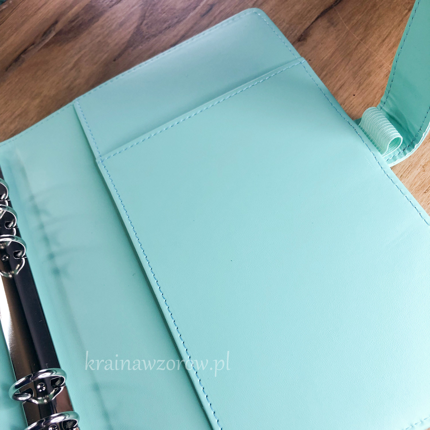 binder-okladka-a5-skorzany-organizer-mietowy-krainawzorow-pl-3-1 binder-okladka-a5-skorzany-organizer-mietowy-krainawzorow-pl-3-1