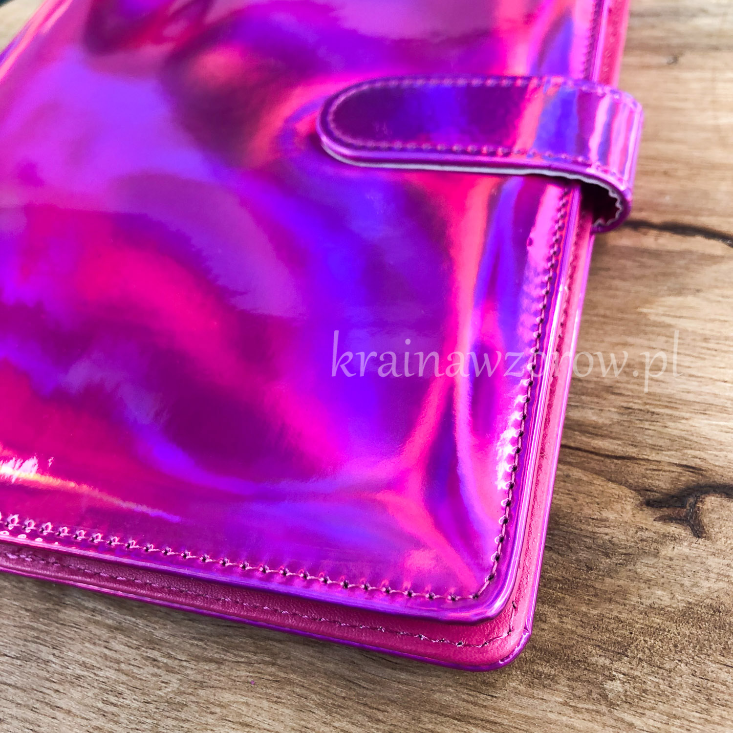 binder-okladka-a5-organizer-holograficzna-ciemny-roz-krainawzorow-pl-1 binder-okladka-a5-organizer-holograficzna-ciemny-roz-krainawzorow-pl-1