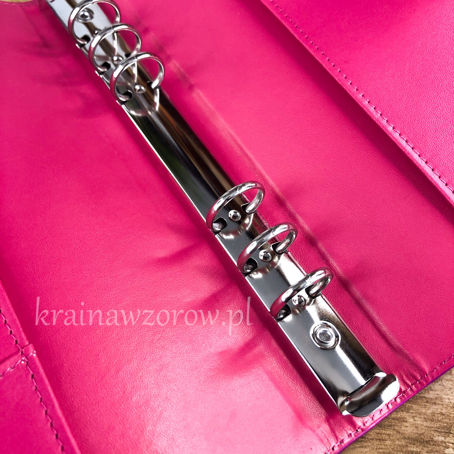 binder-okladka-a5-organizer-holograficzna-ciemny-roz-krainawzorow-pl-3 binder-okladka-a5-organizer-holograficzna-ciemny-roz-krainawzorow-pl-3