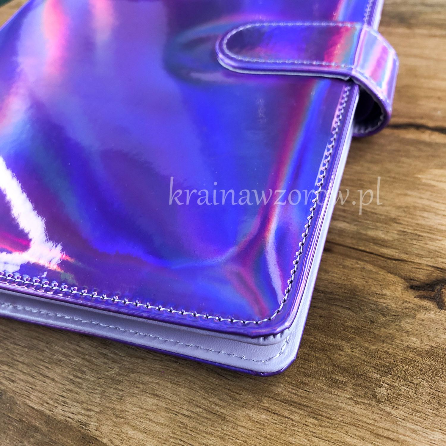 binder-okladka-a5-organizer-holograficzna-fioletowa-krainawzorow-pl-1 binder-okladka-a5-organizer-holograficzna-fioletowa-krainawzorow-pl-1