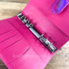 binder-okladka-a6-organizer-holograficzna-ciemny-roz-krainawzorow-pl-2