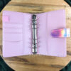 binder-okladka-a6-organizer-holograficzna-jasny-roz-krainawzorow-pl-1 binder-okladka-a6-organizer-holograficzna-jasny-roz-krainawzorow-pl-1