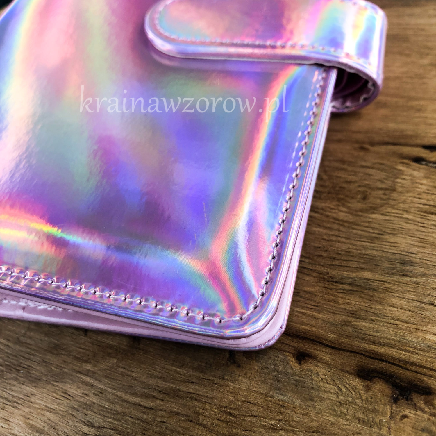 binder-okladka-a6-organizer-holograficzna-jasny-roz-krainawzorow-pl-3