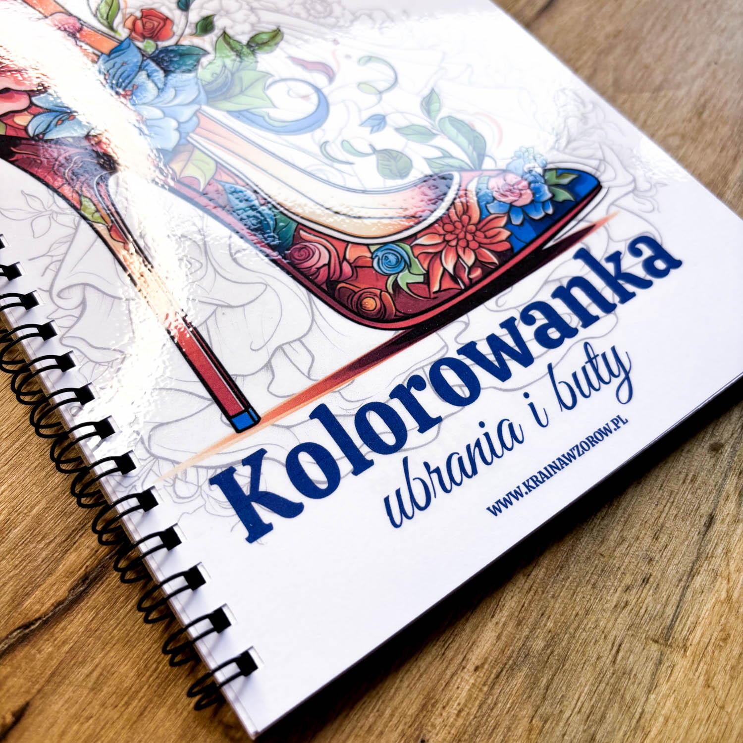 kolorowanka-na-spirali-ubrania-i-buty-krainawzorow-pl-08.jpg